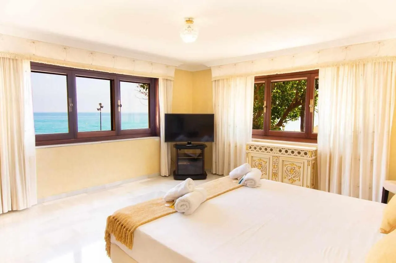 Castle Beach House Luxury Beachfront Villa Málaga