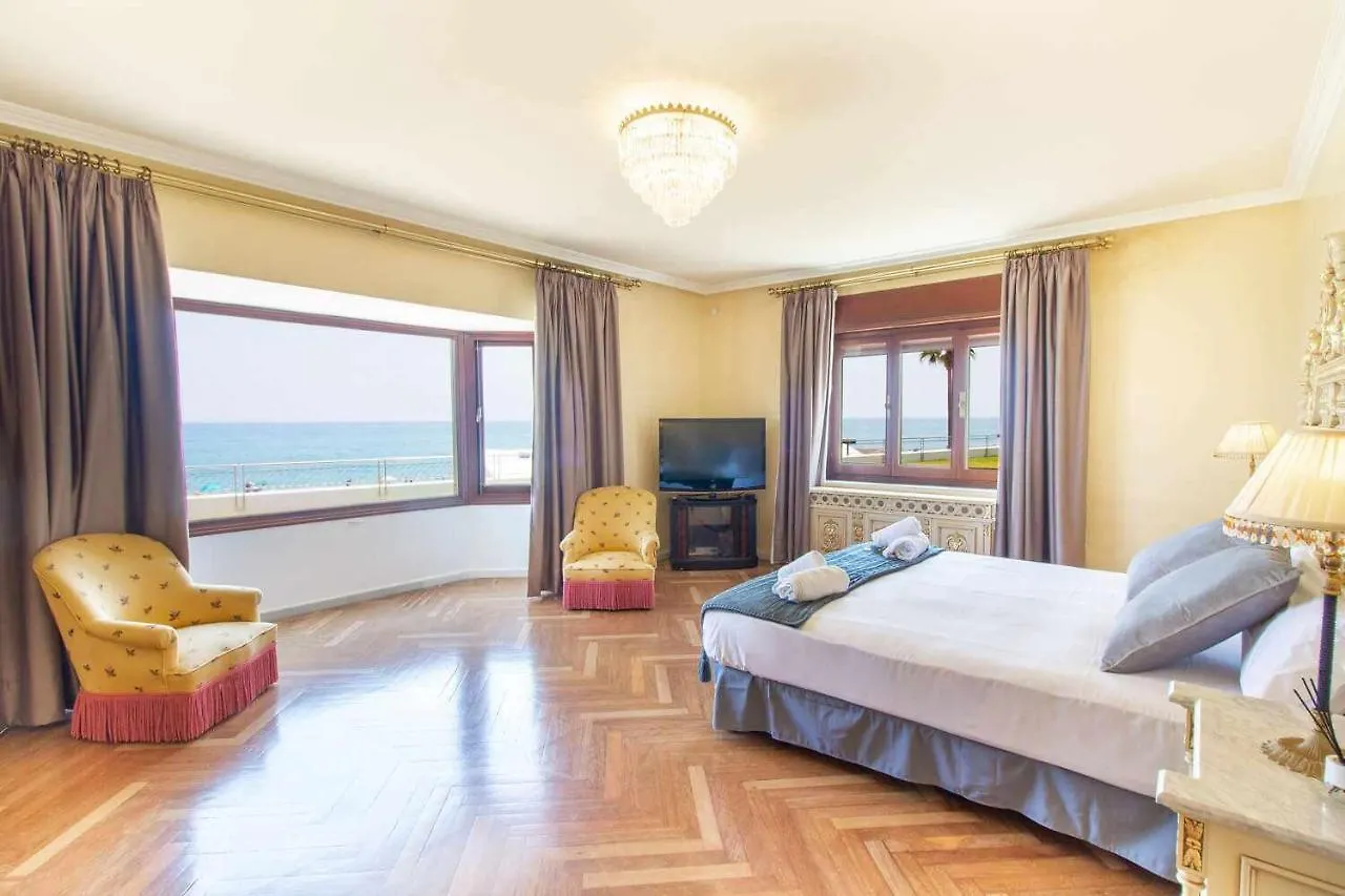 Castle Beach House Luxury Beachfront Villa Malaga 0*,