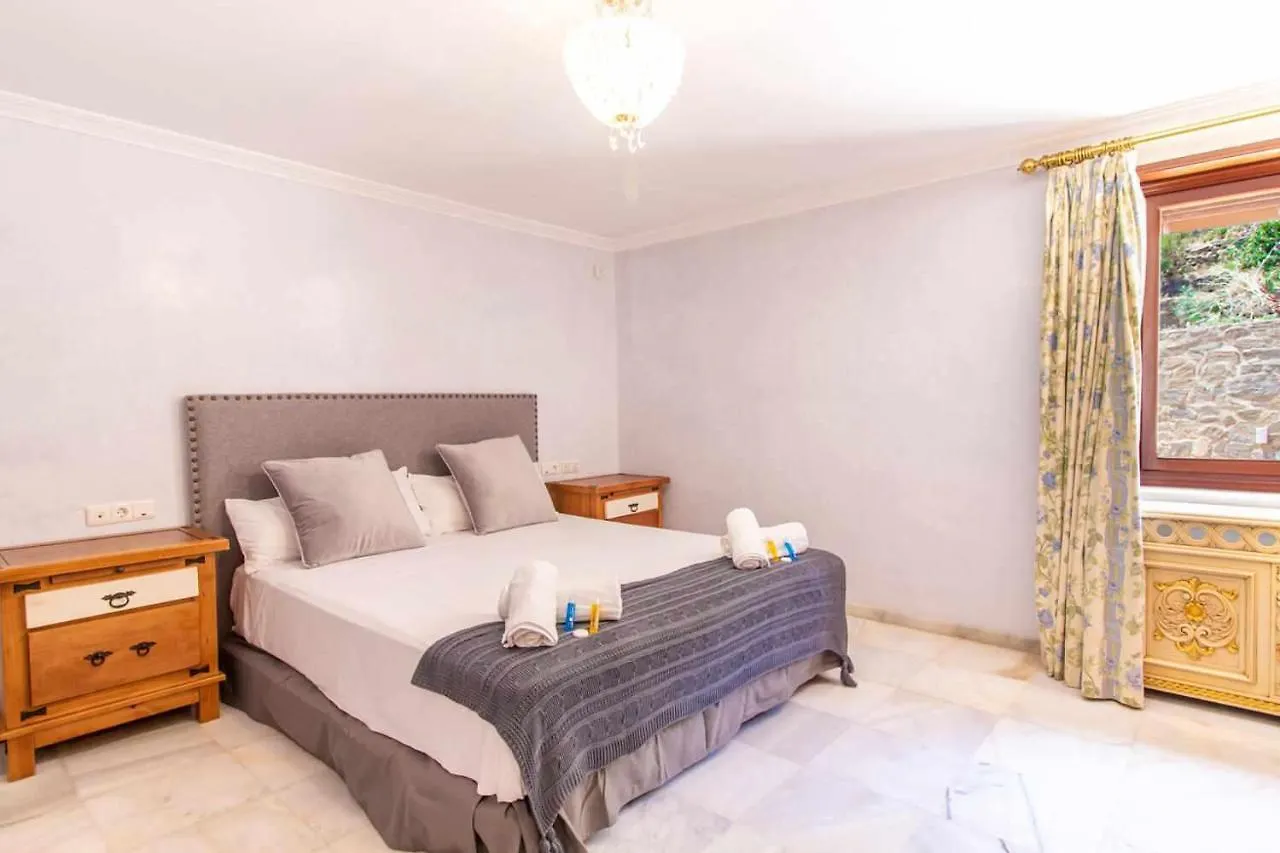 Castle Beach House Luxury Beachfront Villa Málaga