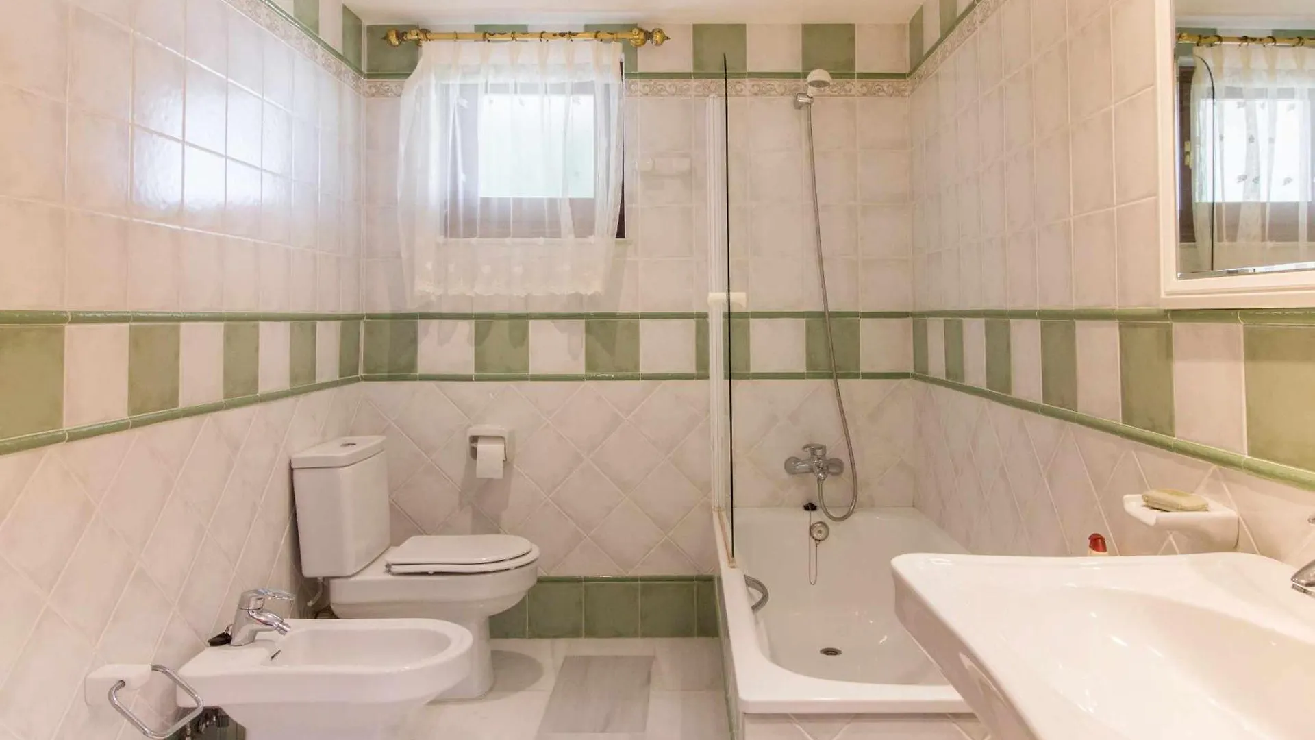 Castle Beach House Luxury Beachfront Villa Málaga 0*,